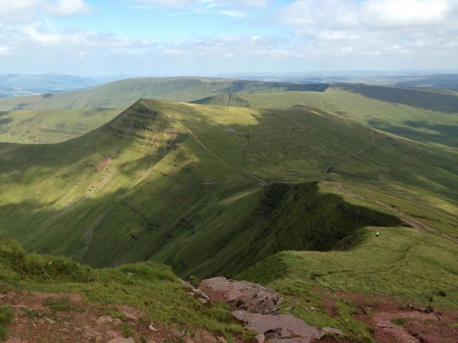 Mountain Views In The Heart Of Brecon Town Vila Exterior foto
