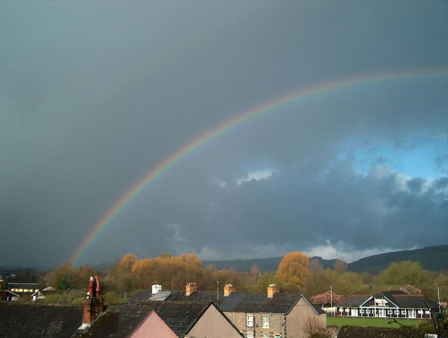 Mountain Views In The Heart Of Brecon Town Vila Exterior foto