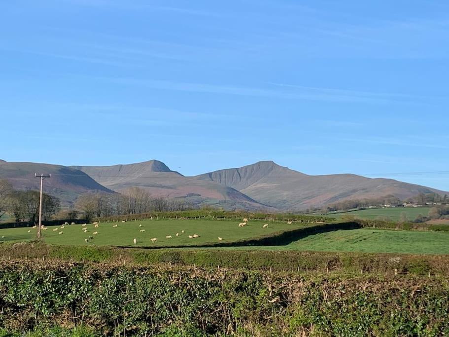 Mountain Views In The Heart Of Brecon Town Vila Exterior foto